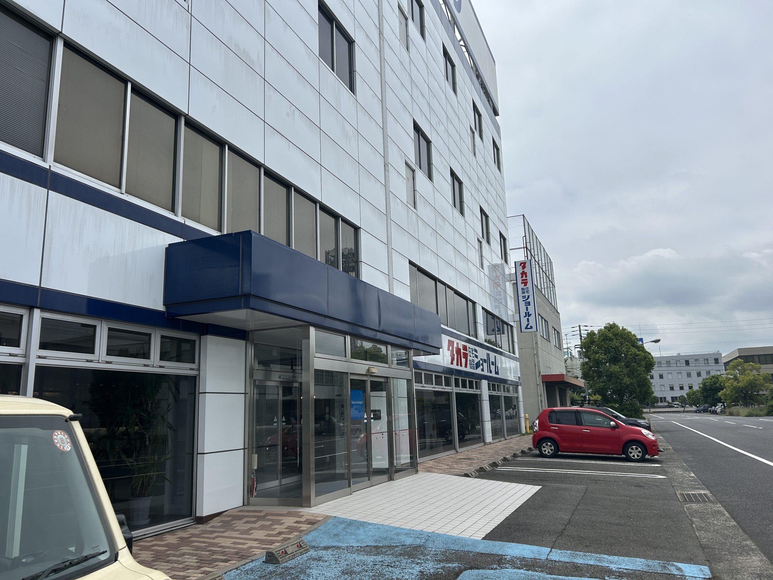 高松ショールーム(朝日新町)の外観・看板・駐車場
